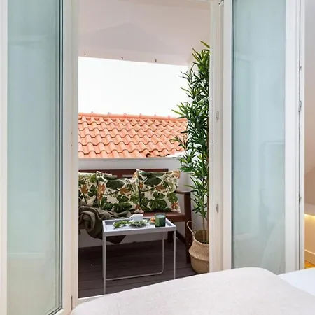 • Downtown • 3 Bedrooms • Balcony * Lisbon