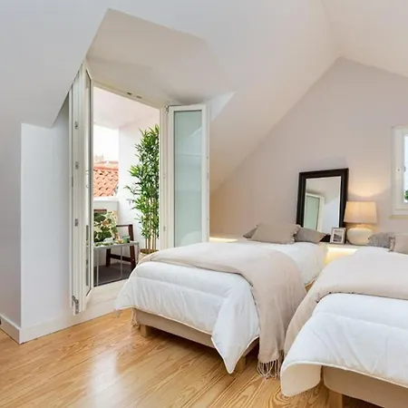 • Downtown • 3 Bedrooms • Balcony * Lisboa