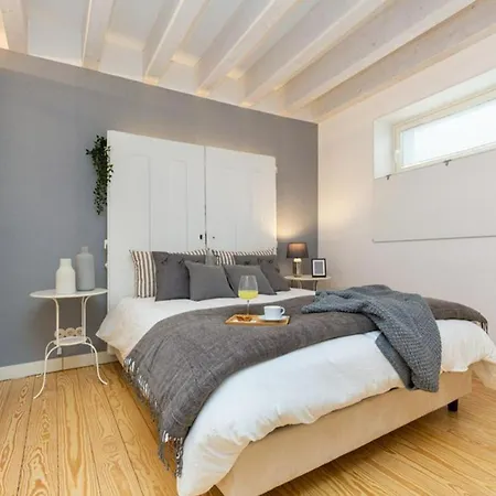 Be Local - 3 Bedrooms Flat In Front Of The Fado Museum In Alfama *