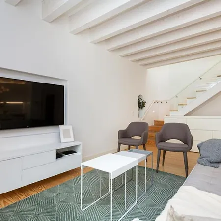 • Downtown • 3 Bedrooms • Balcony Lisbon