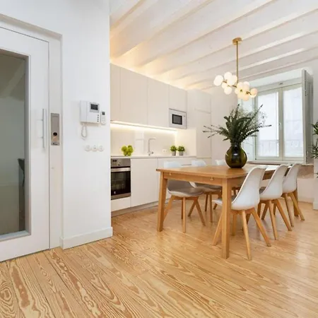 Lejlighed • Downtown • 3 Bedrooms • Balcony *