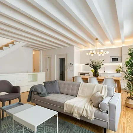 • Downtown • 3 Bedrooms • Balcony Apartmán *