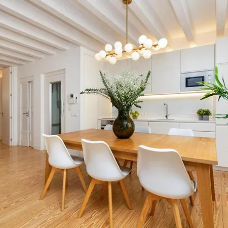 • Downtown • 3 Bedrooms • Balcony * Lisboa