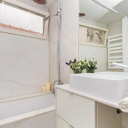 • Downtown • 3 Bedrooms • Balcony Lisboa