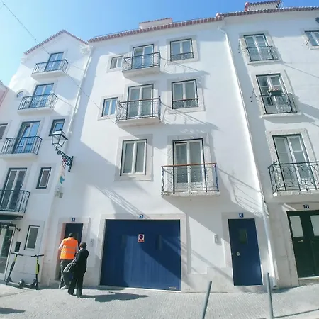 • Downtown • 3 Bedrooms • Balcony Lejlighed *