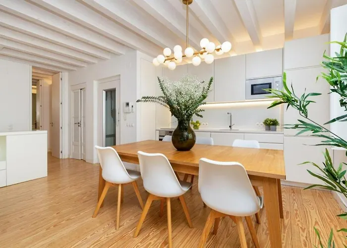 • Downtown • 3 Bedrooms • Balcony * Lisbon