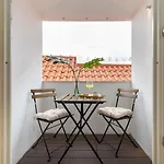 アパート • Downtown • 3 Bedrooms • Balcony *