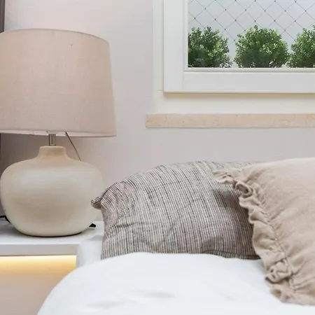 شقة • Downtown • 3 Bedrooms • Balcony *